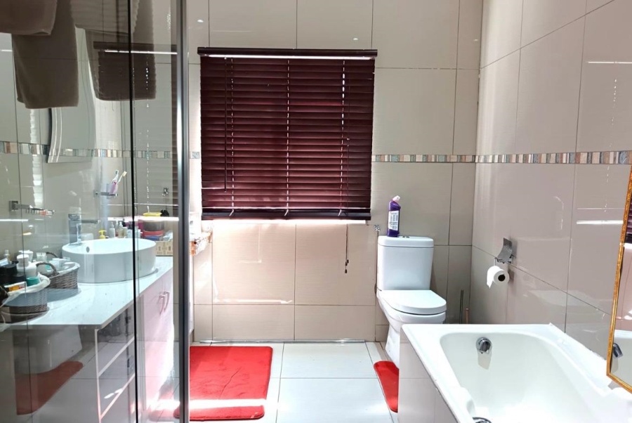 5 Bedroom Property for Sale in Paglande Western Cape